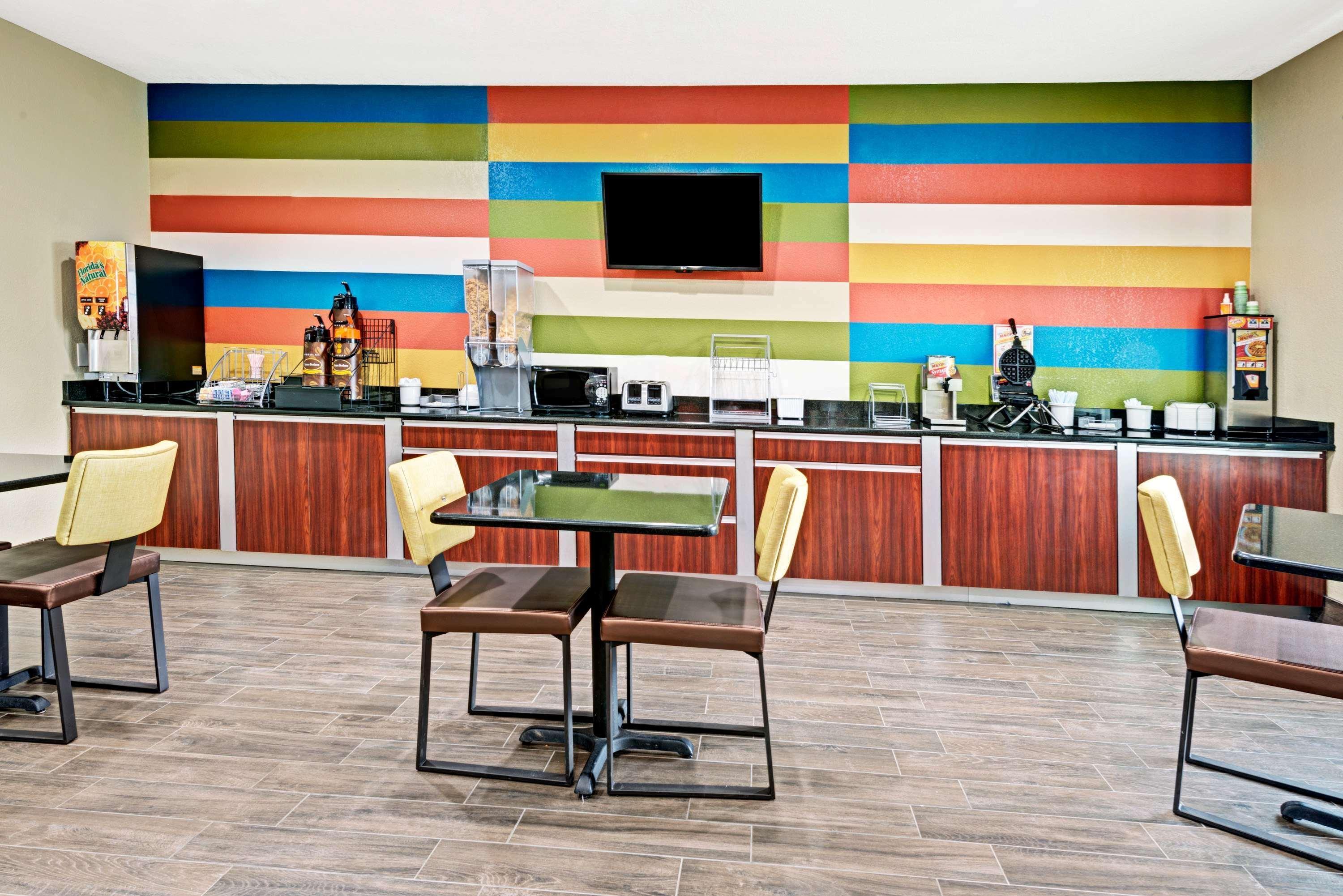 Hotel Super 8 By Wyndham San Antonio/Alamodome Area Zewnętrze zdjęcie