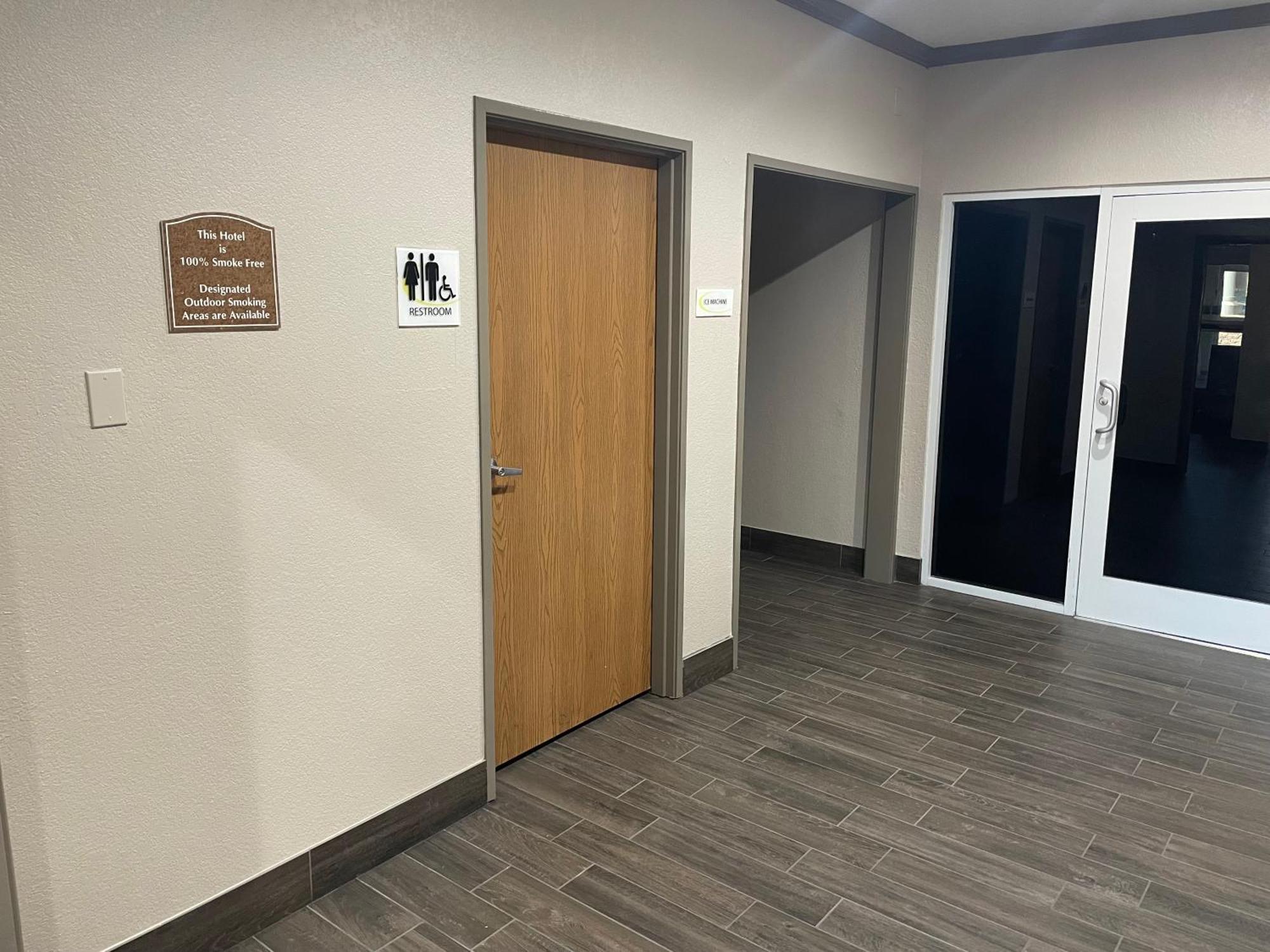 Hotel Super 8 By Wyndham San Antonio/Alamodome Area Zewnętrze zdjęcie
